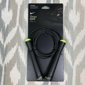 NIKE ADJUSTABLE LENGTH JUMP ROPE